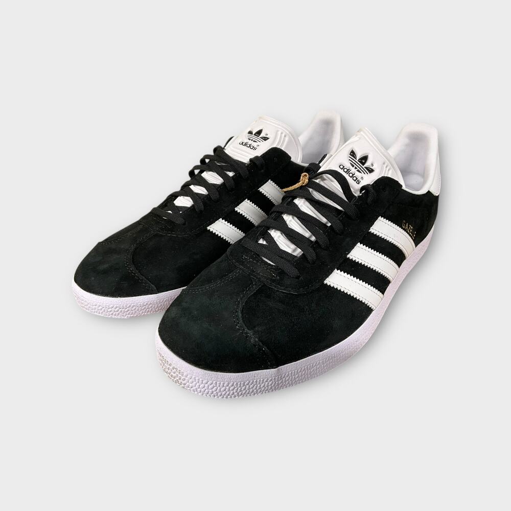 adidas Men's Gazelle Sneaker, (BlackWhite, 11 US)